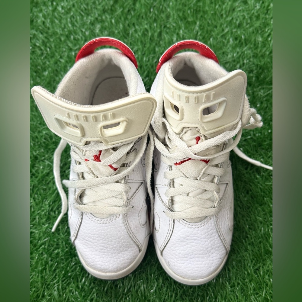 Jordan 6 Retro
Red Oreo (PS) Size 12C